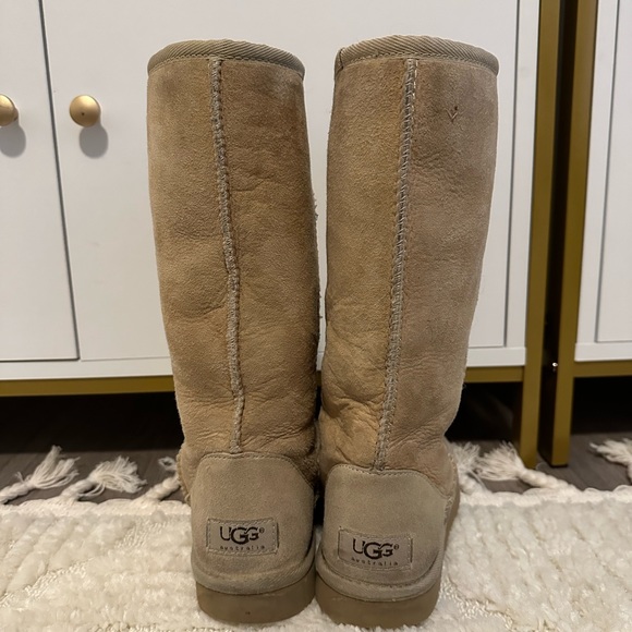UGG Women’s Classic Tall Boot, Tan, Size 5 - Picture 4 of 9
